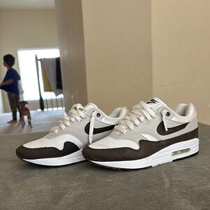 Men or women’s white and brown air max